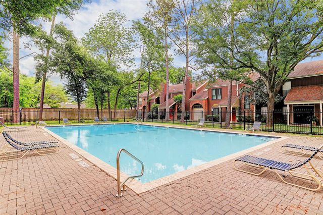 701 Bering Drive 1501, Houston, TX 77057