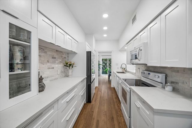 701 Bering Drive 1501, Houston, TX 77057