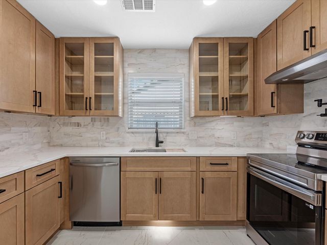 8511 De Moss Drive, Houston, TX 77036