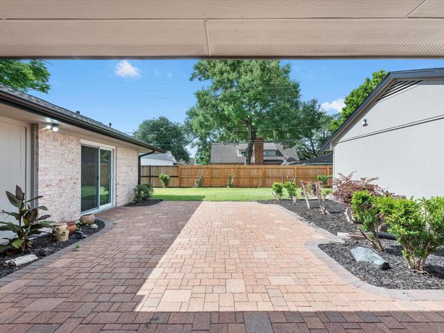 8511 De Moss Drive, Houston, TX 77036
