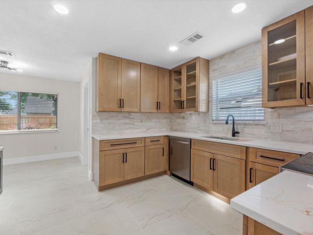 8511 De Moss Drive, Houston, TX 77036