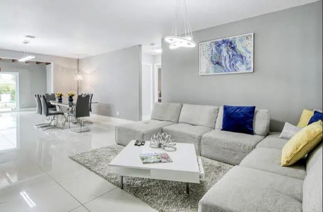 1905 N 45th Avenue, Hollywood, FL 33021