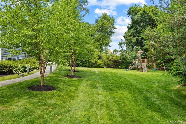 125 Hicks Lane, Great Neck, NY 11024
