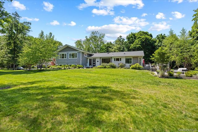 125 Hicks Lane, Great Neck, NY 11024