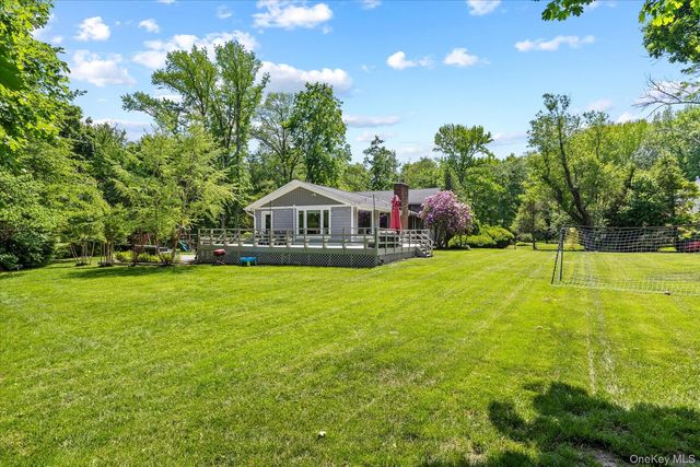 125 Hicks Lane, Great Neck, NY 11024