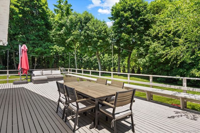 125 Hicks Lane, Great Neck, NY 11024