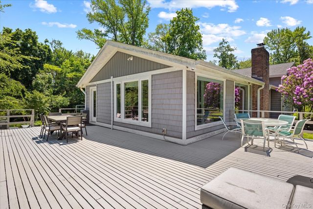 125 Hicks Lane, Great Neck, NY 11024