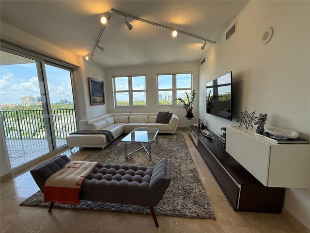 19900 E Country Club Dr 804, Aventura, FL 33180