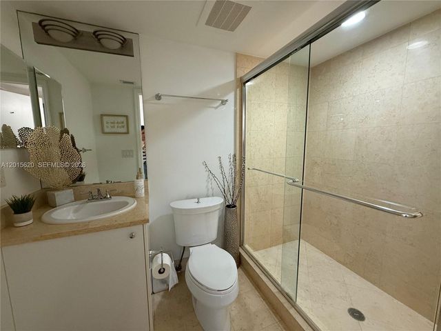 19900 E Country Club Dr 804, Aventura, FL 33180