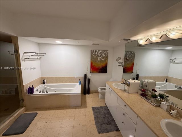 19900 E Country Club Dr 804, Aventura, FL 33180