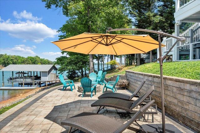 625 Winding Waters DR, Moneta, VA 24121