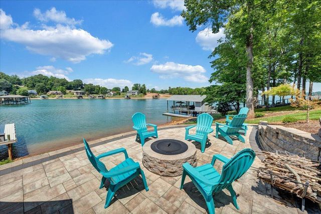 625 Winding Waters DR, Moneta, VA 24121