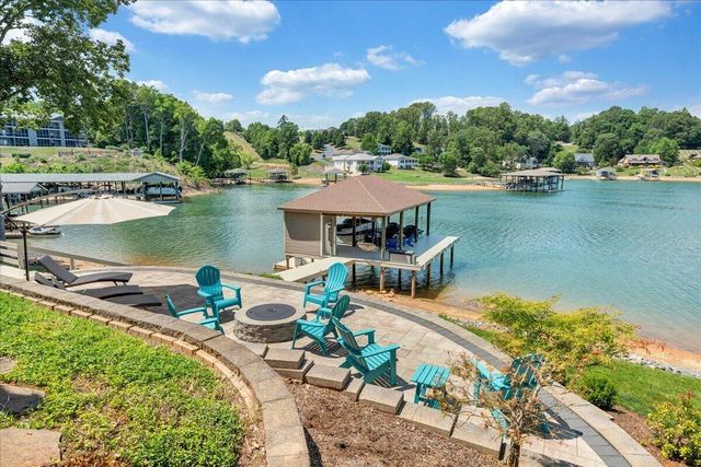 625 Winding Waters DR, Moneta, VA 24121
