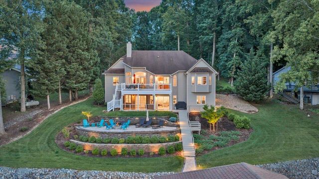 625 Winding Waters DR, Moneta, VA 24121