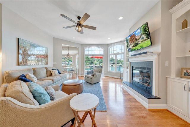 625 Winding Waters DR, Moneta, VA 24121