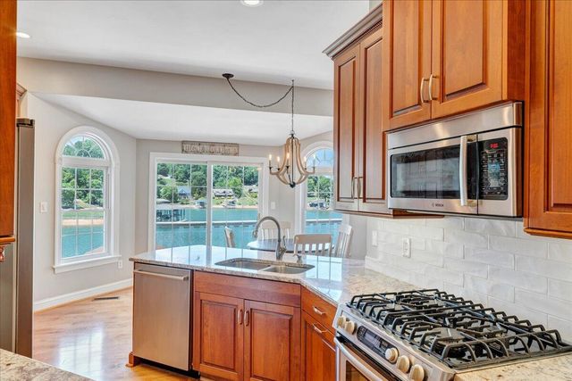 625 Winding Waters DR, Moneta, VA 24121