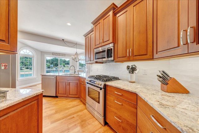 625 Winding Waters DR, Moneta, VA 24121