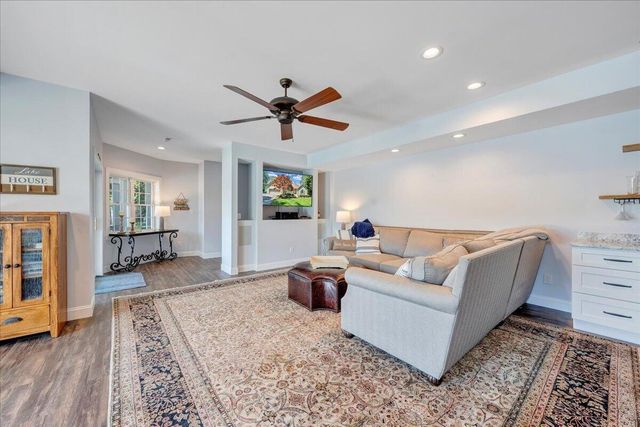 625 Winding Waters DR, Moneta, VA 24121