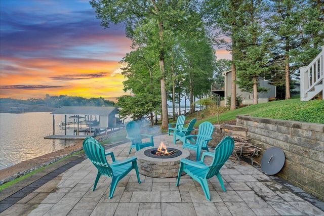 625 Winding Waters DR, Moneta, VA 24121