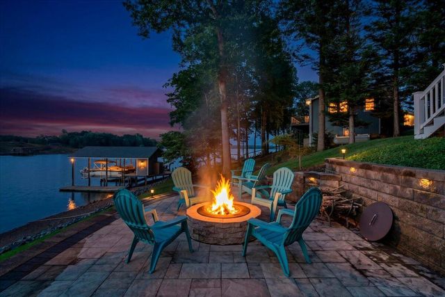 625 Winding Waters DR, Moneta, VA 24121