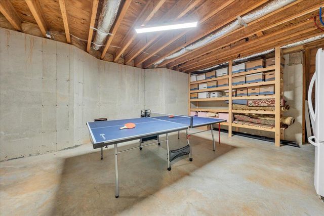 625 Winding Waters DR, Moneta, VA 24121