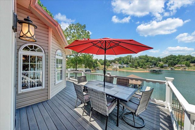 625 Winding Waters DR, Moneta, VA 24121