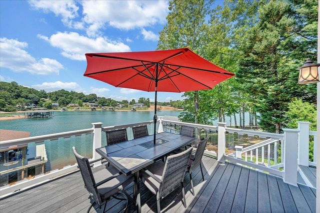 625 Winding Waters DR, Moneta, VA 24121