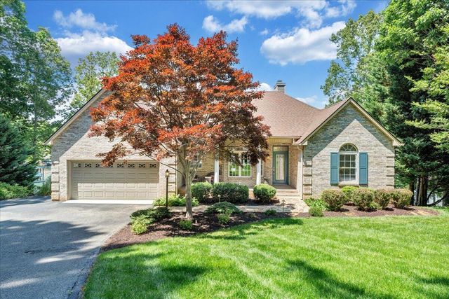 625 Winding Waters DR, Moneta, VA 24121