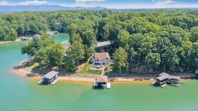 625 Winding Waters DR, Moneta, VA 24121