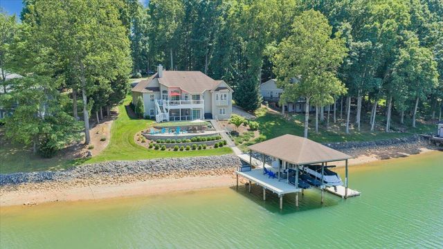 625 Winding Waters DR, Moneta, VA 24121
