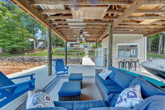 625 Winding Waters DR, Moneta, VA 24121