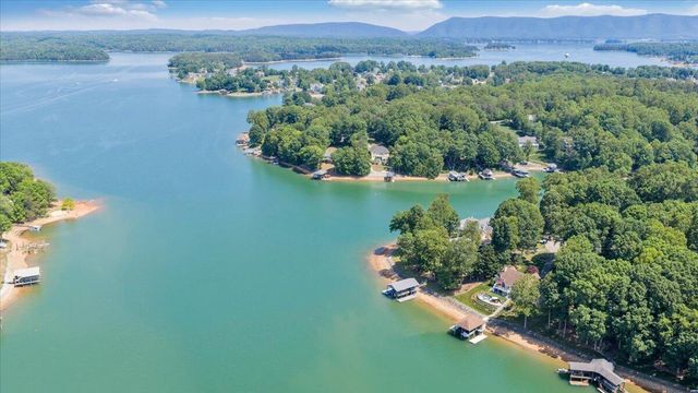 625 Winding Waters DR, Moneta, VA 24121
