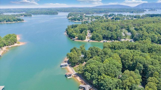 625 Winding Waters DR, Moneta, VA 24121