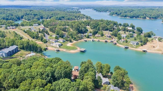 625 Winding Waters DR, Moneta, VA 24121