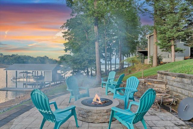 625 Winding Waters DR, Moneta, VA 24121