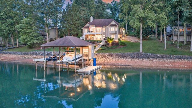 625 Winding Waters DR, Moneta, VA 24121
