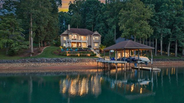 625 Winding Waters DR, Moneta, VA 24121