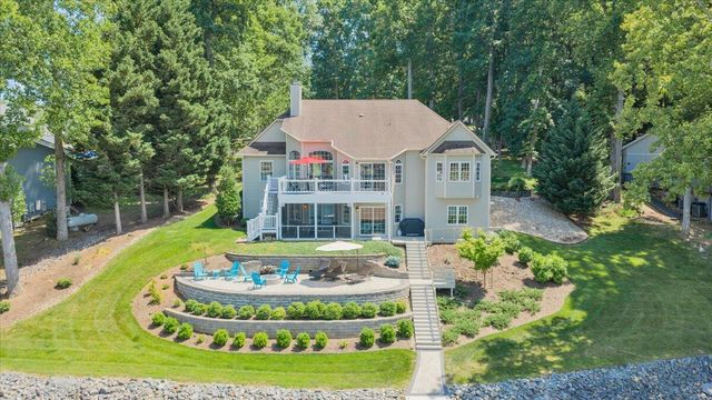 625 Winding Waters DR, Moneta, VA 24121