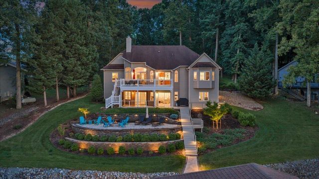 625 Winding Waters DR, Moneta, VA 24121