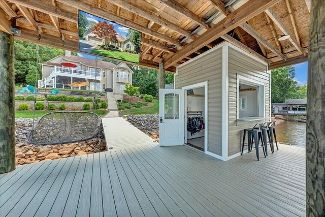 625 Winding Waters DR, Moneta, VA 24121