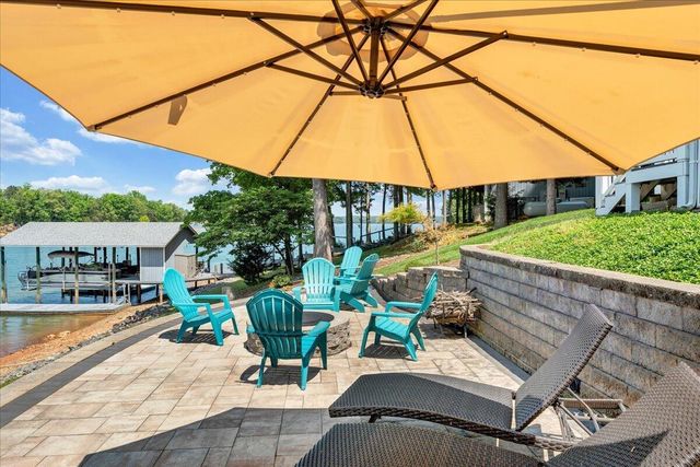 625 Winding Waters DR, Moneta, VA 24121
