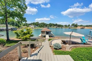 625 Winding Waters DR, Moneta, VA 24121