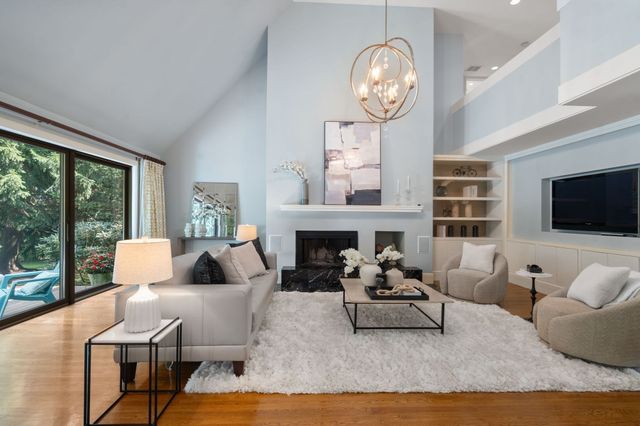 279 Nahanton St 279, Newton, MA 02459