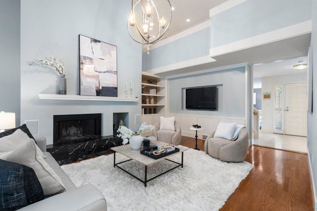 279 Nahanton St 279, Newton, MA 02459
