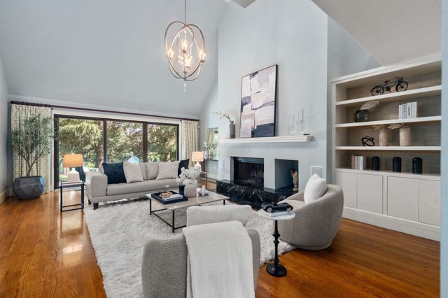 279 Nahanton St 279, Newton, MA 02459