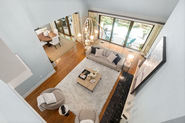 279 Nahanton St 279, Newton, MA 02459