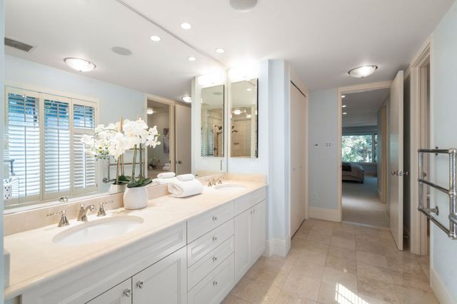 279 Nahanton St 279, Newton, MA 02459