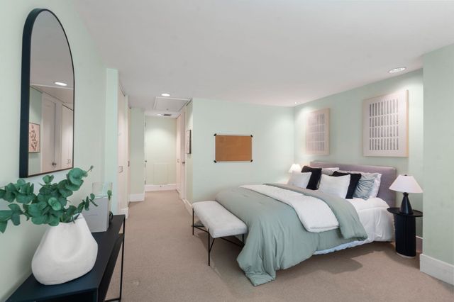 279 Nahanton St 279, Newton, MA 02459