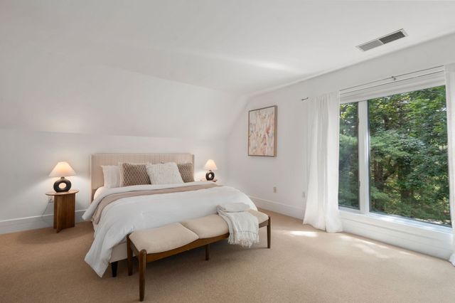 279 Nahanton St 279, Newton, MA 02459
