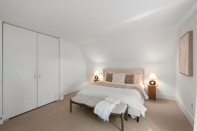 279 Nahanton St 279, Newton, MA 02459